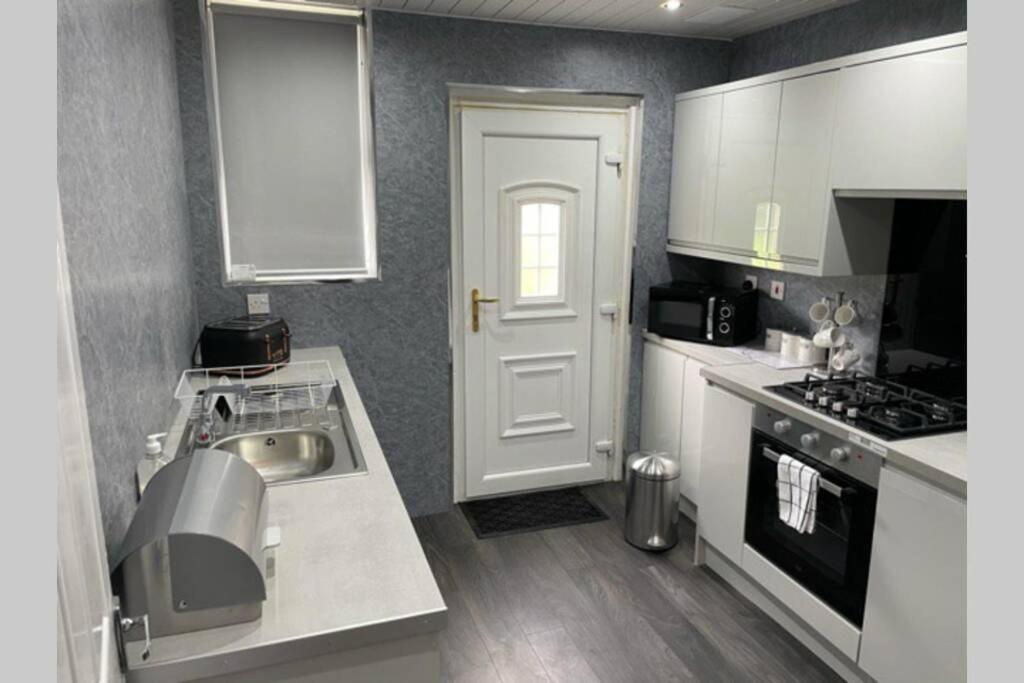 Beautiful Two Bedroom Flat By The Loch Balloch Ngoại thất bức ảnh